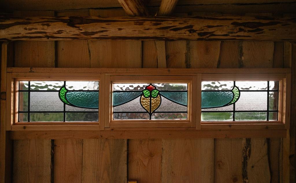 larch-pole-roundhouse-stained-glass-2