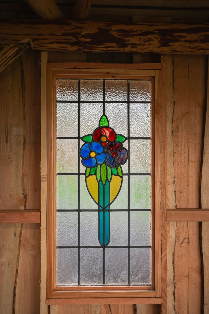 larch-pole-roundhouse-stained-glass-3